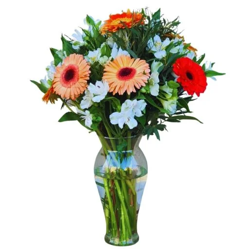 Florero con flores gerberas y astromelias